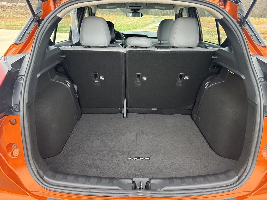 2023 Nissan Kicks SR