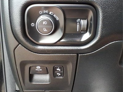 2020 RAM 1500 Big Horn Crew Cab 4x4 5'7" Box