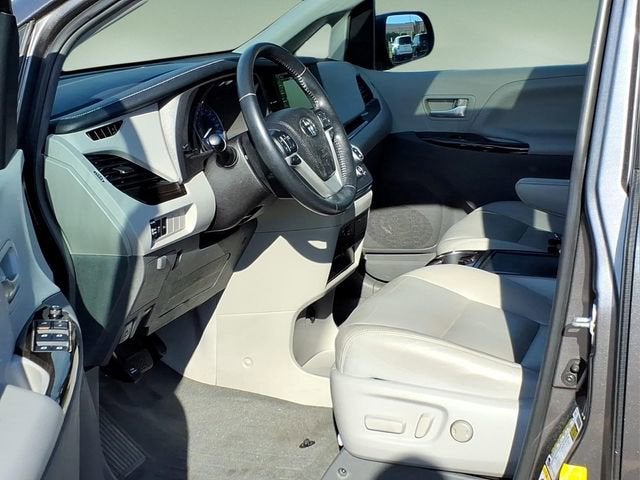 2019 Toyota Sienna XLE Auto Access Seat